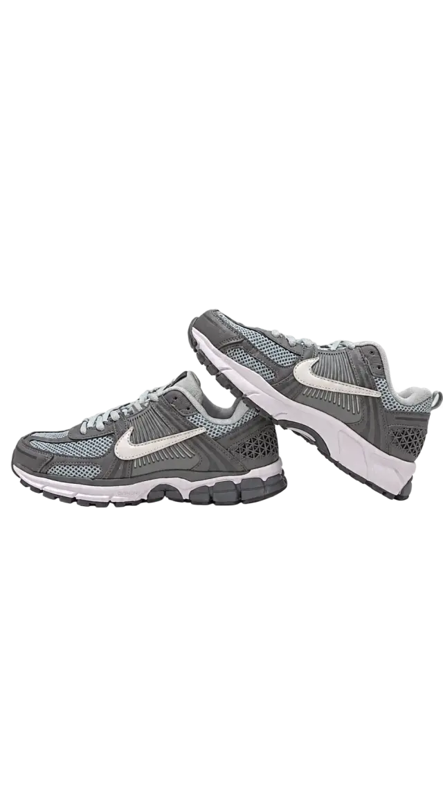 Nike Zoom Vomero 5 رمادي غا
