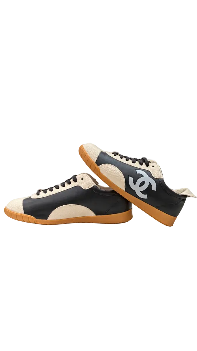Chanel 26P Sneakers أسود