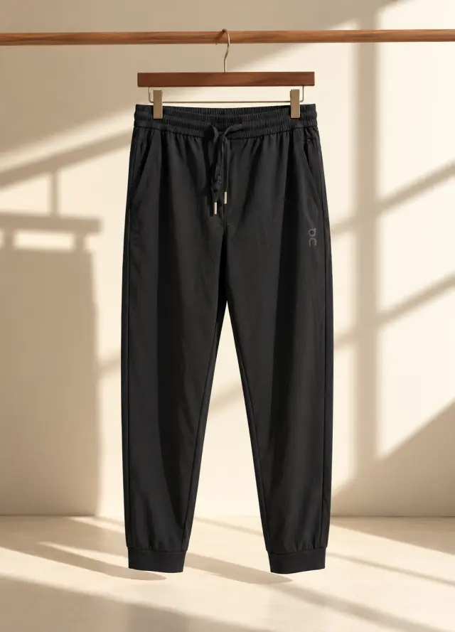 On Cloud pants أسود