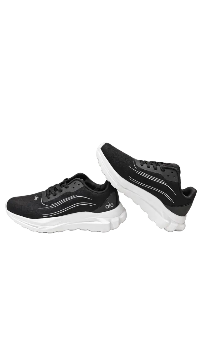 Alo Yoga Runner أسود