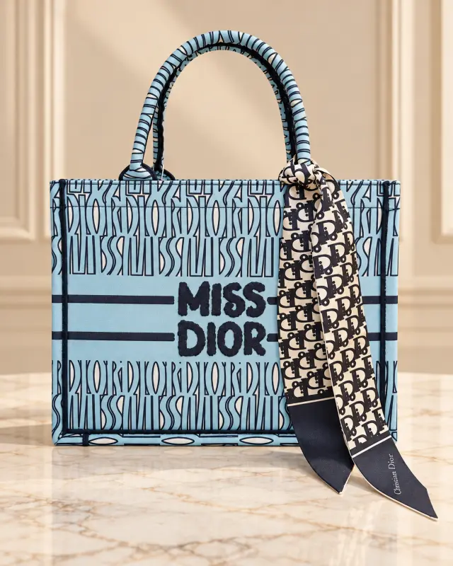 Dior Book Tote Miss Dior أزرق-سماوي