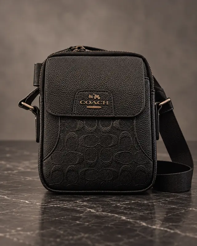 black Coach shoulder bag أسود