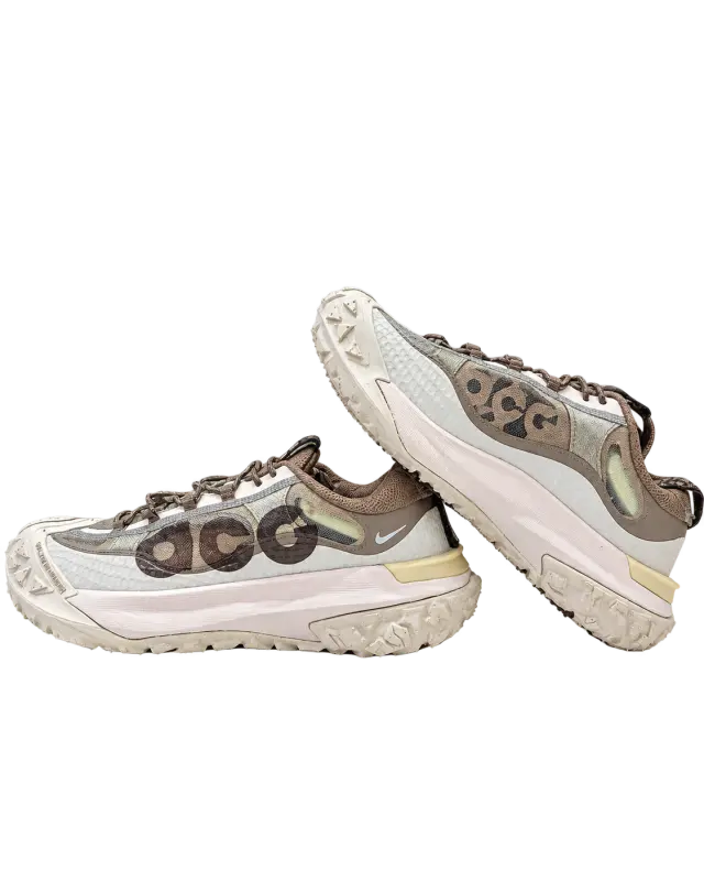 Nike ACG Mountain Fly 2 Low بيج