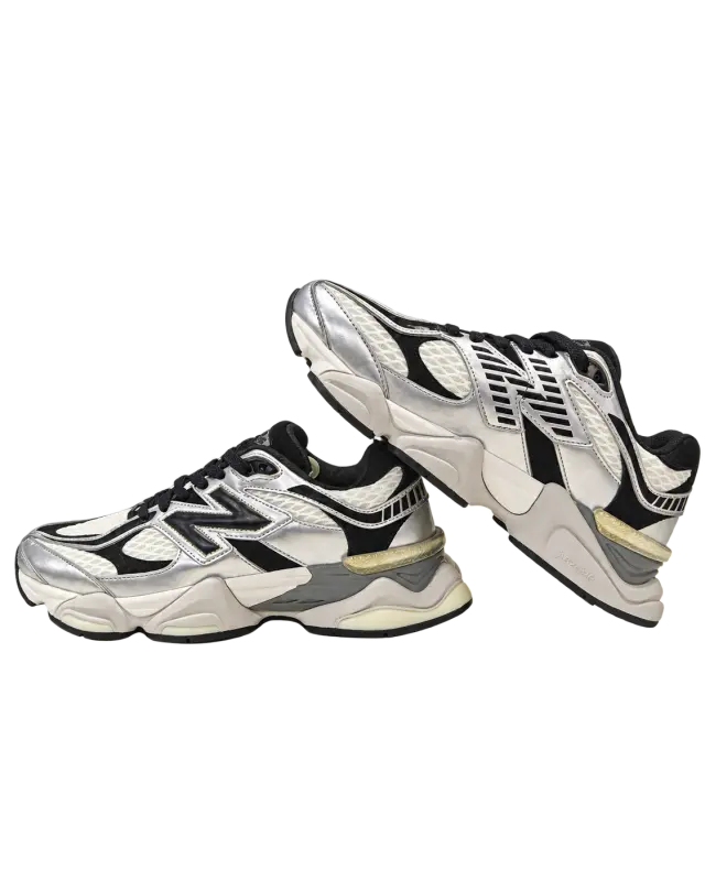 New Balance أبيض وفضي